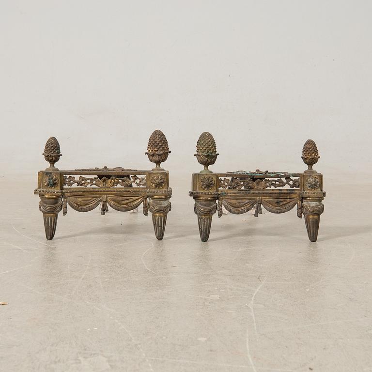 Eldhundar, ett par, sengustaviansk stil.