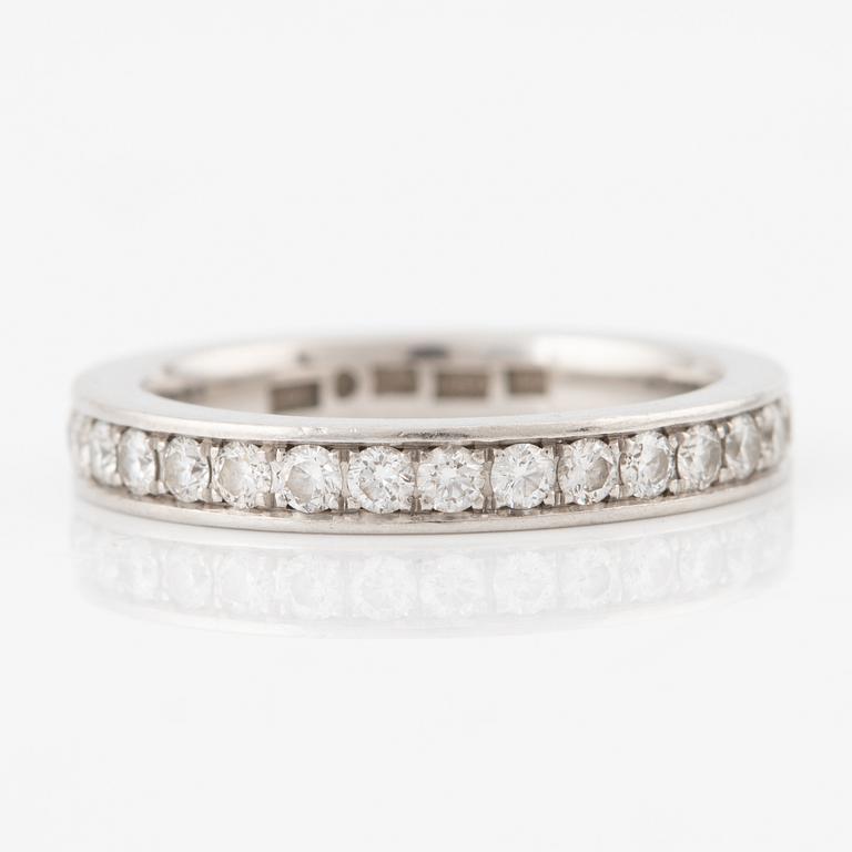 Ring, platinum, full eternity band set with brilliant-cut diamonds.