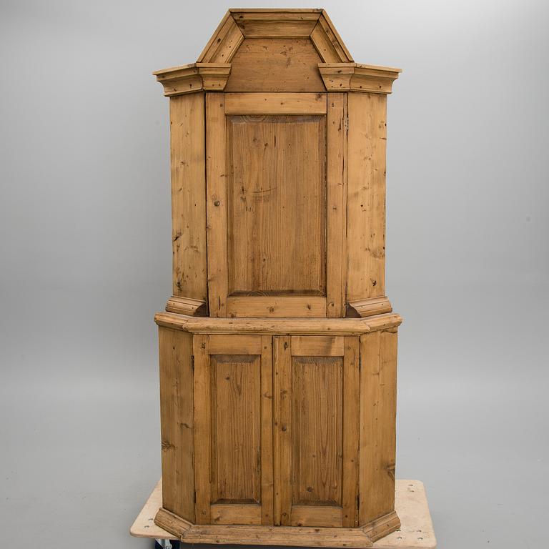 HÖRNSKÅP, sekelskiftet 1700/1800.