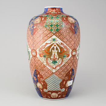 A Japanese imari-verte vase, 20th Century.