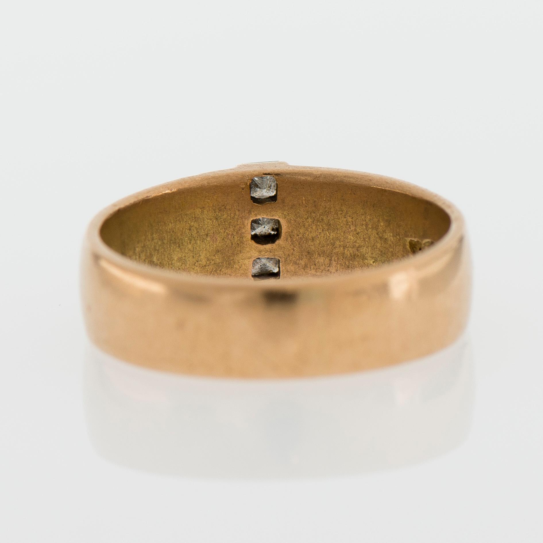 SORMUS, prinsessahiotut timantit, 14K kultaa. Einari Ailio, Jyväskylä 2004.