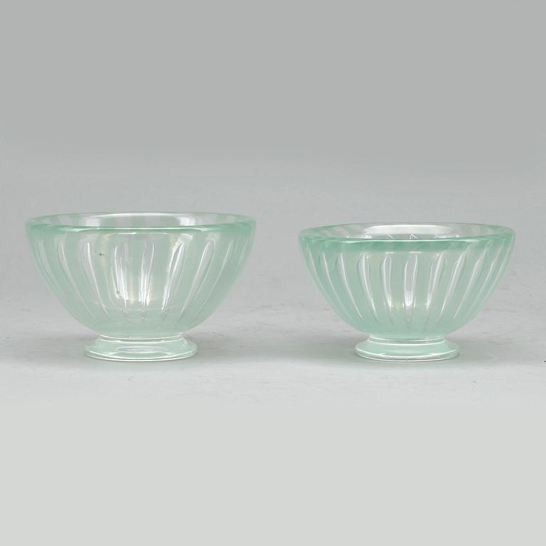 SKÅLAR, glas, ett par, Edvin Öhrström, Orrefors. Omkring 1900-talets mitt. Signerade undertill: 1289E.