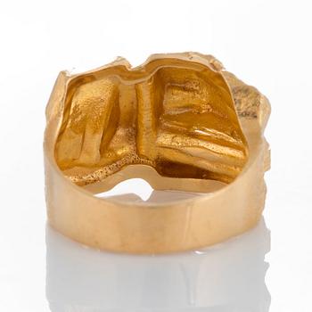 Björn Weckström ring "Tourmaline Bridge" 18K guld med en grön turmalin.