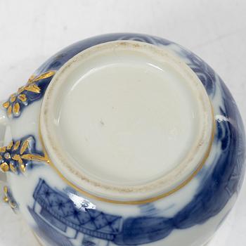 Service pieces, 12 pieces, company porcelain. Qing dynasty, circa 1800.