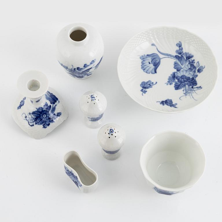 Tea and coffee set, 100 pieces, porcelain, "Blå Blomst", Royal Copenhagen, Denmark.