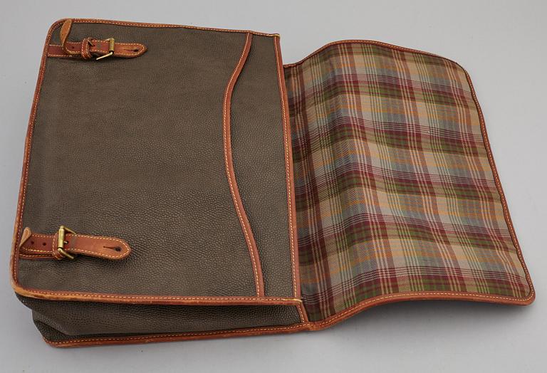 MULBERRY, a Scotch grain briefcase.