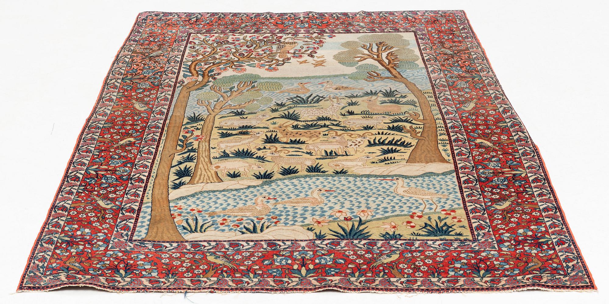 An antique/semi-antique pictoral Kashan rug, ca 215 x 140-144 cm.