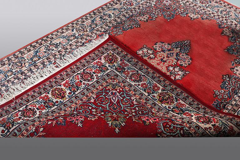 A RUG, Old Sarouk, ca 235 x 169 cm.