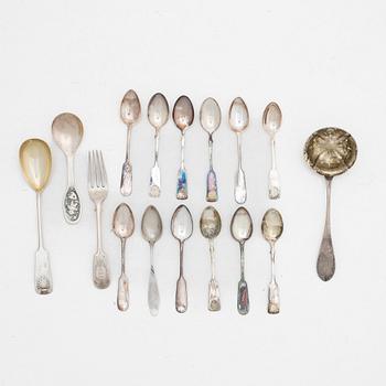 A set of Finnish silver cutlery, including Kultakeskus Oy, Hämeenlinna 1965 (16 pieces).
