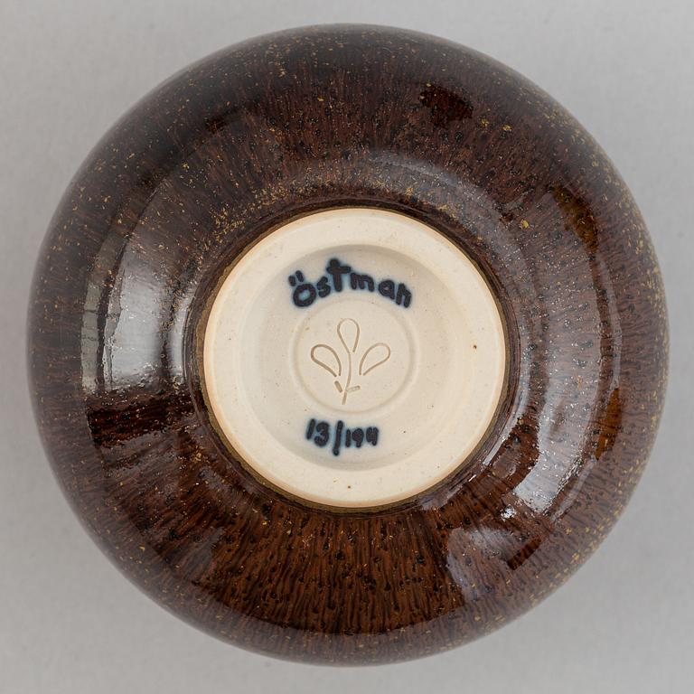 Lasse Östman, a set of four stoneware vases and two bowls.