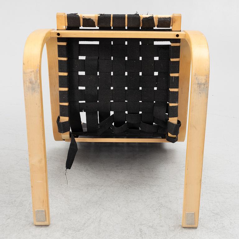 Alvar Aalto, a pair of model 406 armchairs, Artek, end of the 20th century.