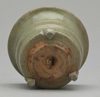 RÖKELSEKAR, lergods, celadon, Ming 1368-1644.