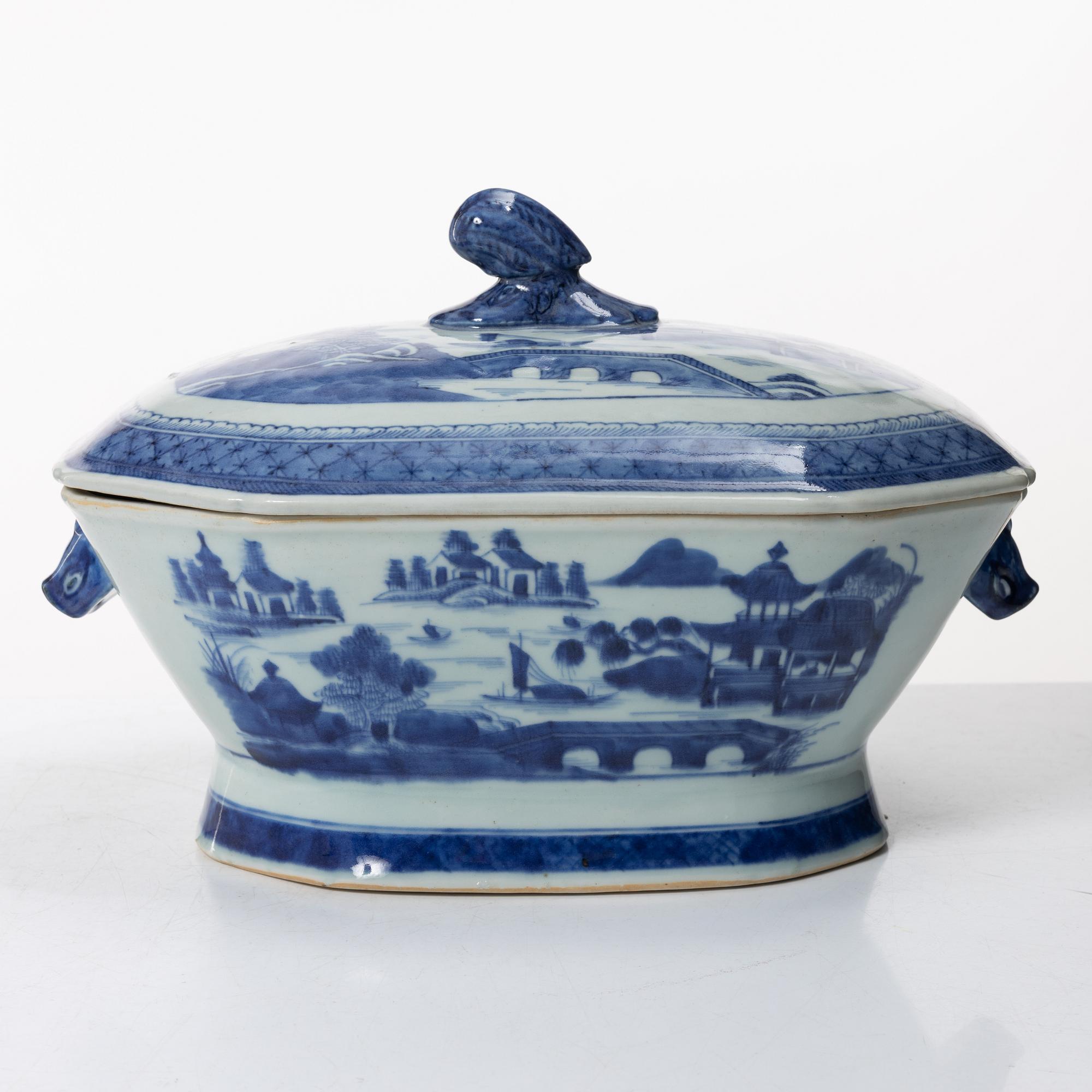 Terrin med lock och fat, kompaniporslin, Qingdynastin, 1800-tal.