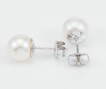 ÖRHÄNGEN, 1 par, vittonade odlade sötvattenspärlor.