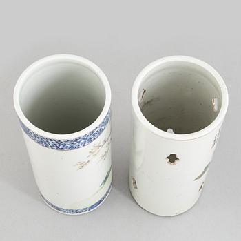 A Chinese porcelain brushpot and a hatstand, first part of the 20th century.