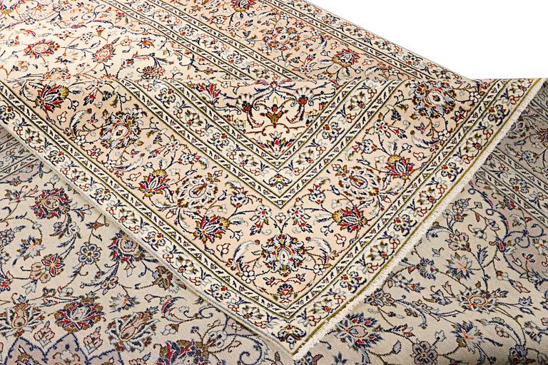 A Keshan carpet, c. 342 x 247 cm.