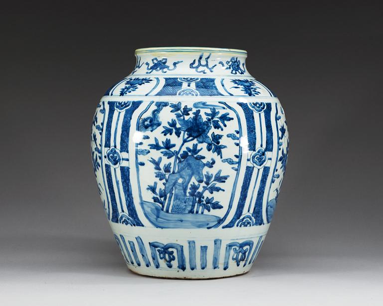 A large blue and white jar, Ming dynasty, Wanli (1572-1620).