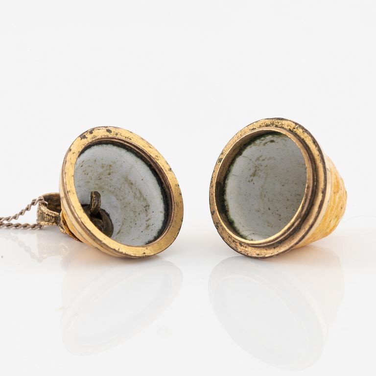 Charm in the form of a lemon with yellow enamel.
