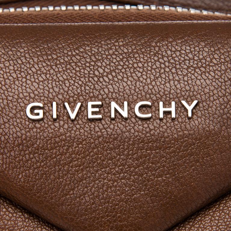 GIVENCHY, "Medium Antigona", LAUKKU.