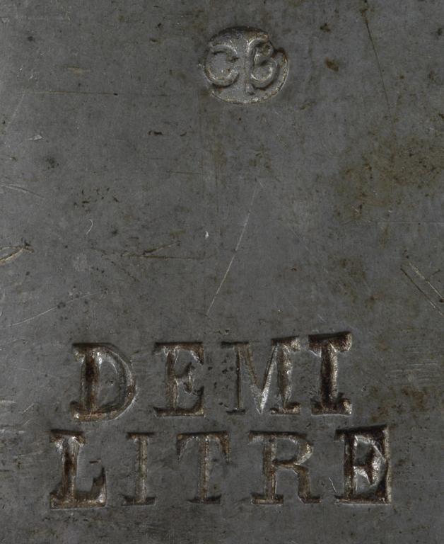 MÅTTKANNOR, 4 st samt TEKANNA, tenn.