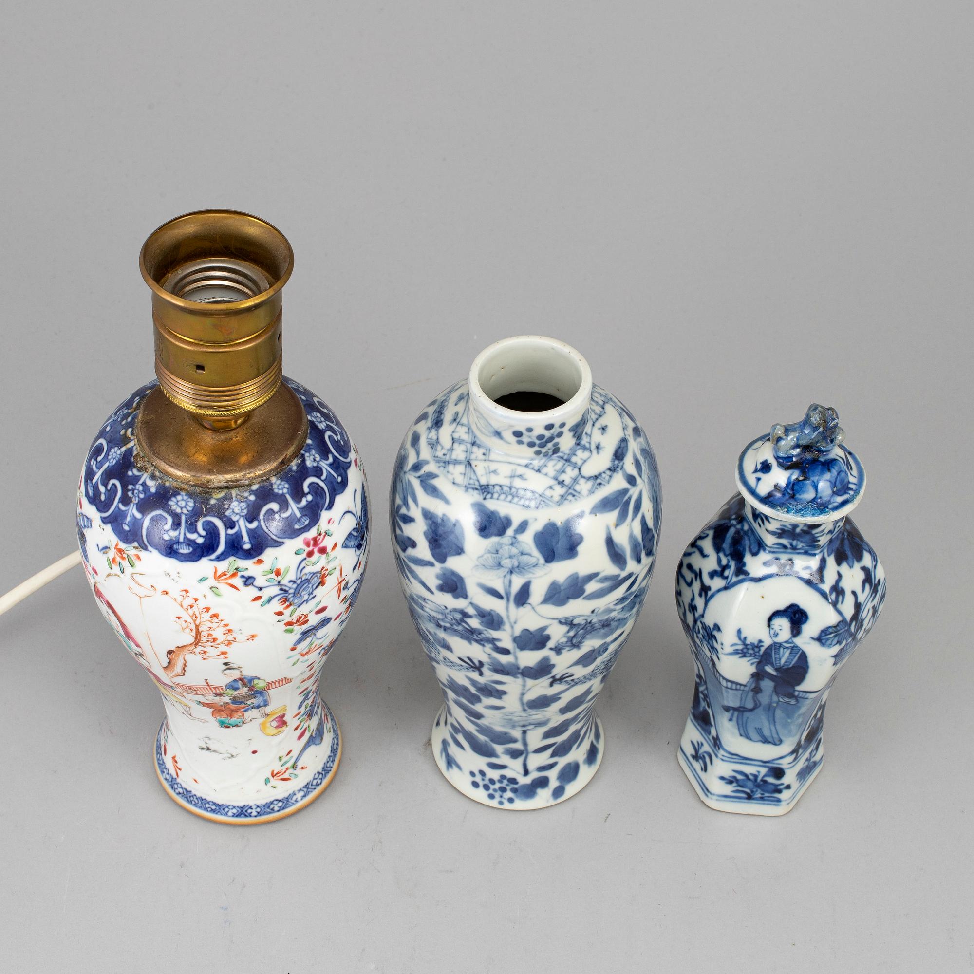 Three porcelain vases, Qing dynasty, 18-19th century.