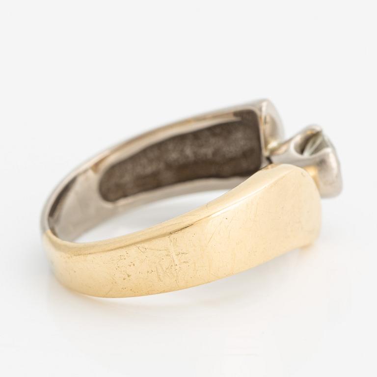 Ring 18K guld med en rund briljantslipad diamant.