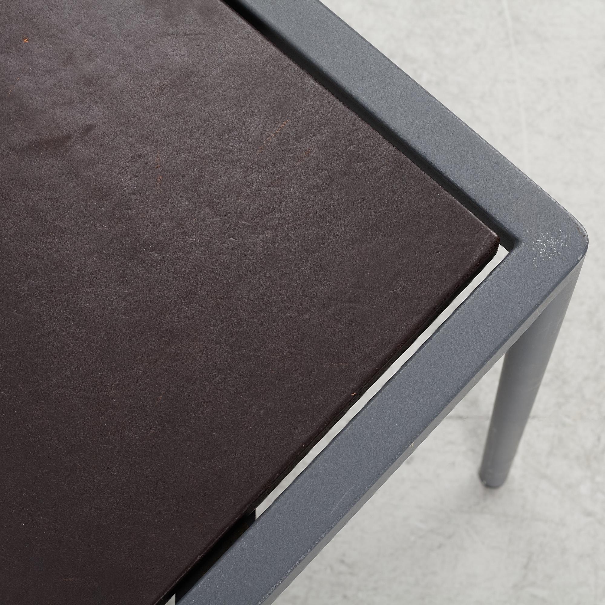 Jonas Bohlin, a dining table.