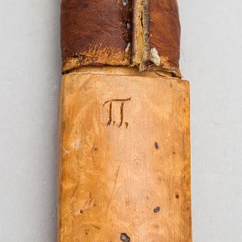 Puukko, signeerattu Johan Tuuri (nuorempi), saamenkäsityö / duodji, 1900-luvun puoliväli.