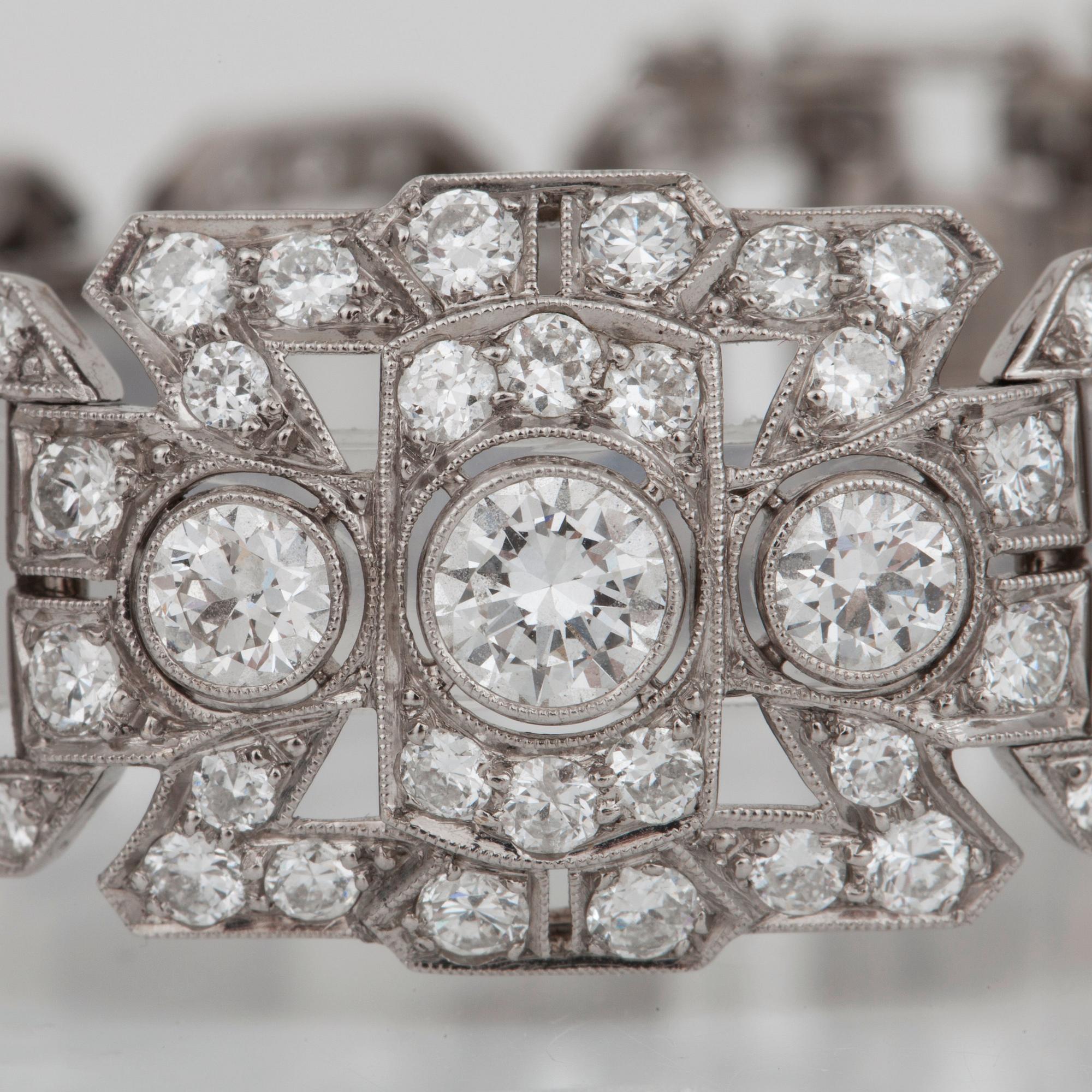 ARMBAND med briljantslipade diamanter totalt ca 10.00 ct, 1940-tal.