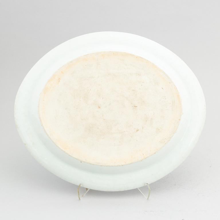 A Chinese blue and white serving dish, Qing dynasty, Jiaqing (1796-1820).