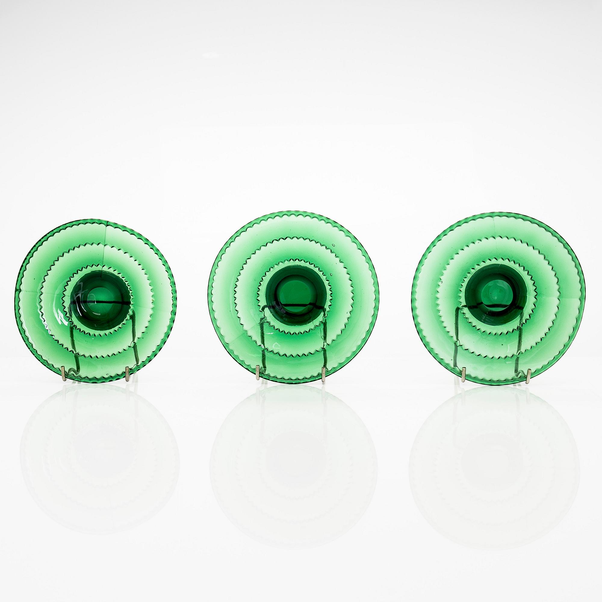 Lisa Johansson-Pape, tallrikar, 3 st, Karhula glasbruk, 1930-tal.