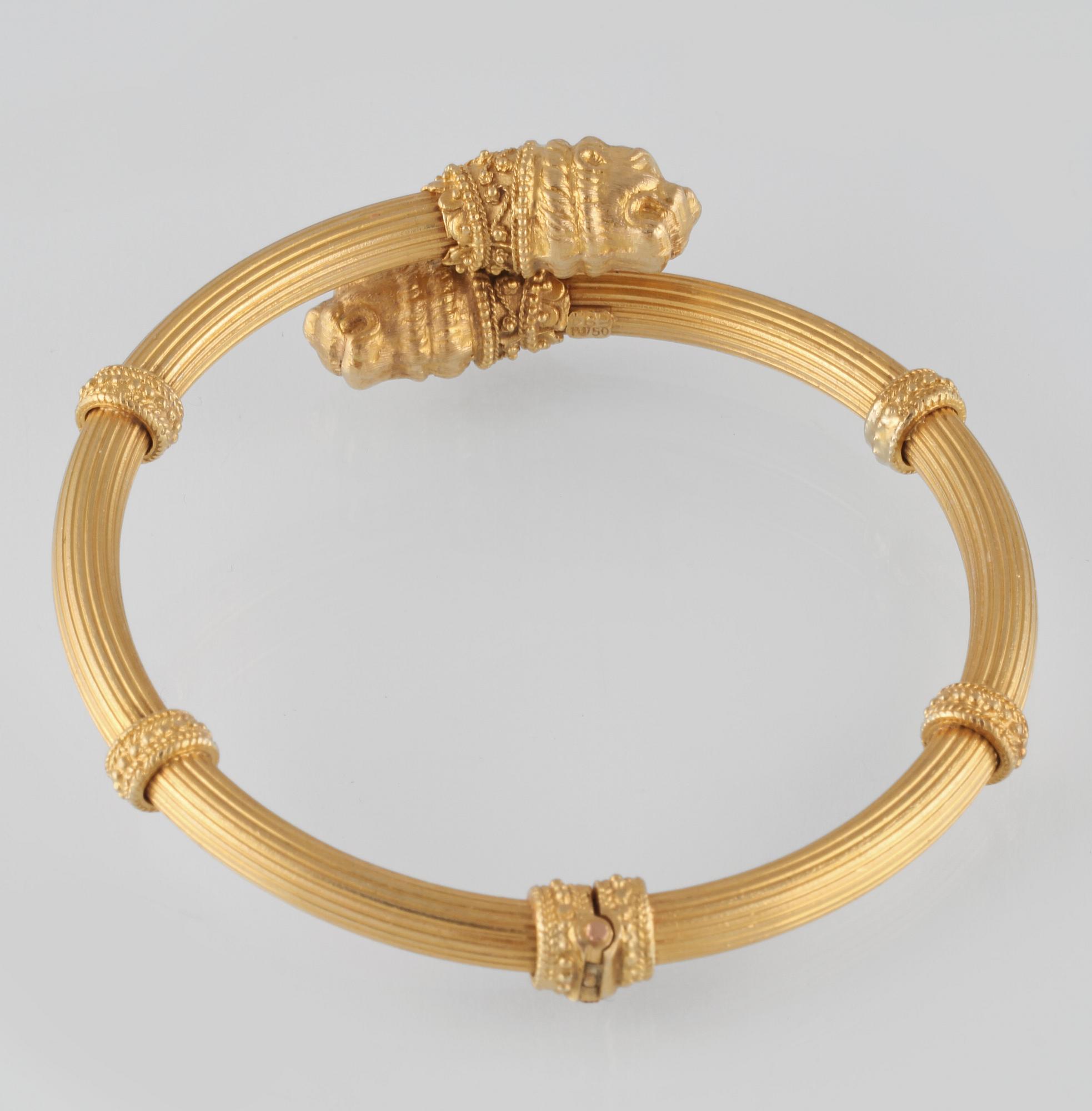 ARMRING, 18K guld. Vikt 45,6 gram.