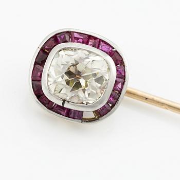 An 18K gold brooch pin with an old-cut diamond.