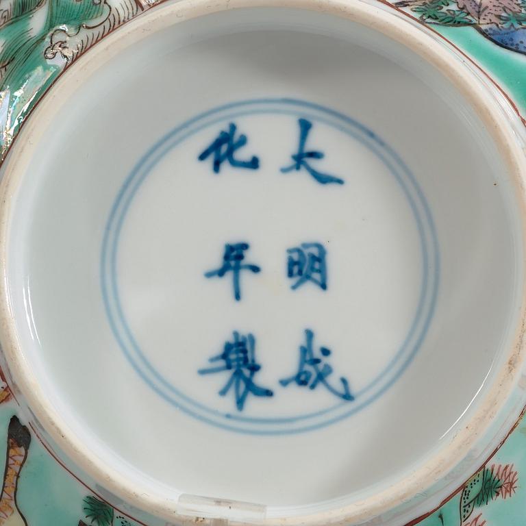 A famille verte bowl, Qing dynasty, Kangxi (1662-1722).