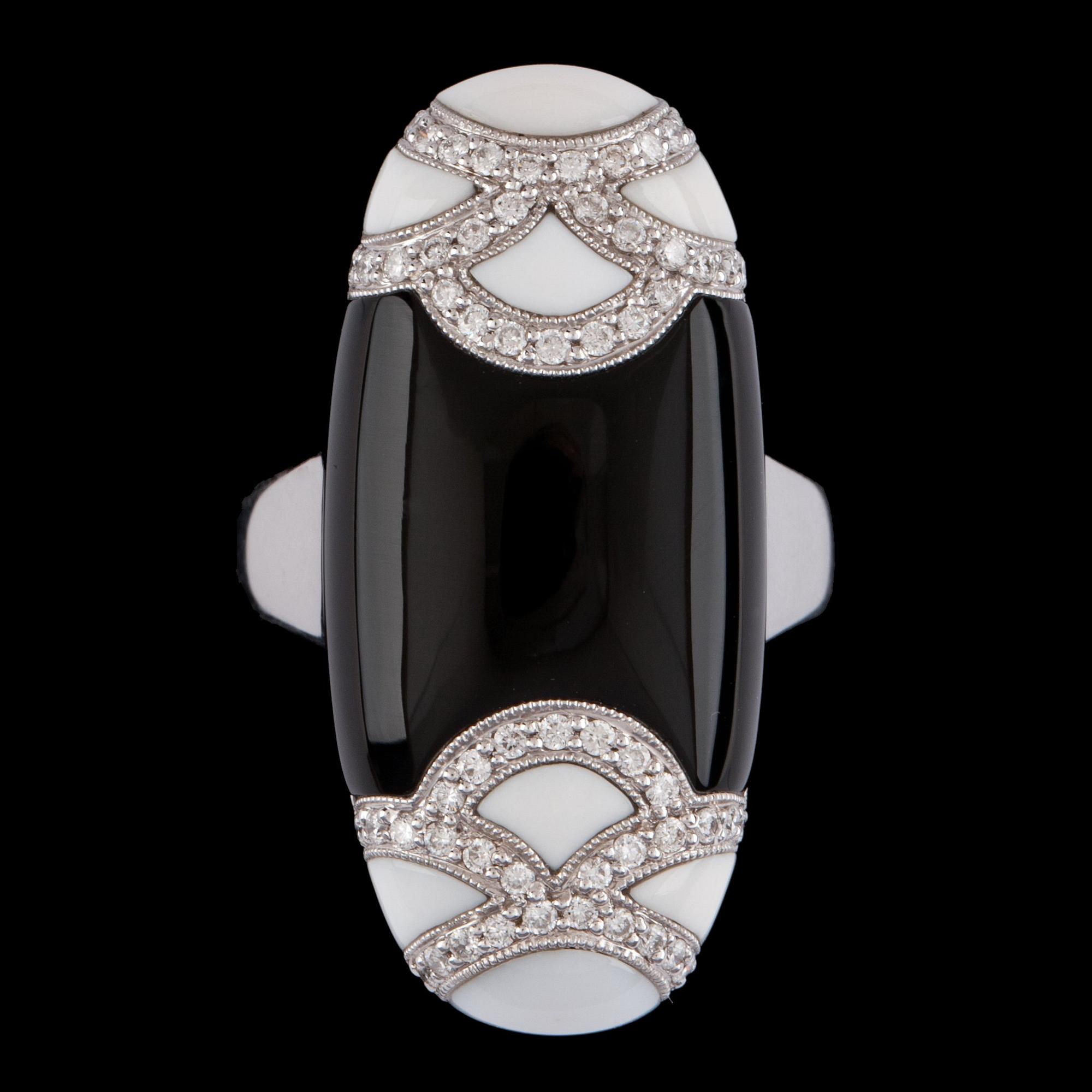A black and white onyx and brilliant cut diamond ring, tot. 0.37 ct.
