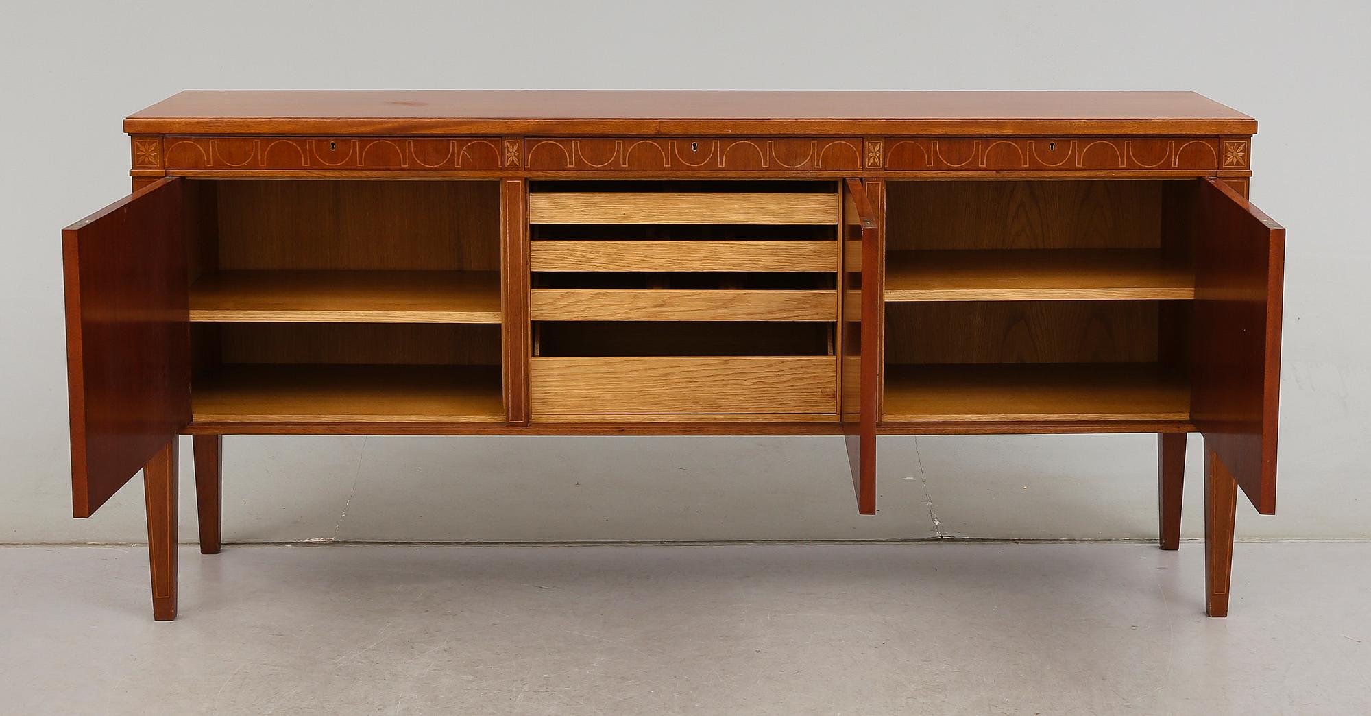 SIDEBOARD, 1900-talets första hälft.