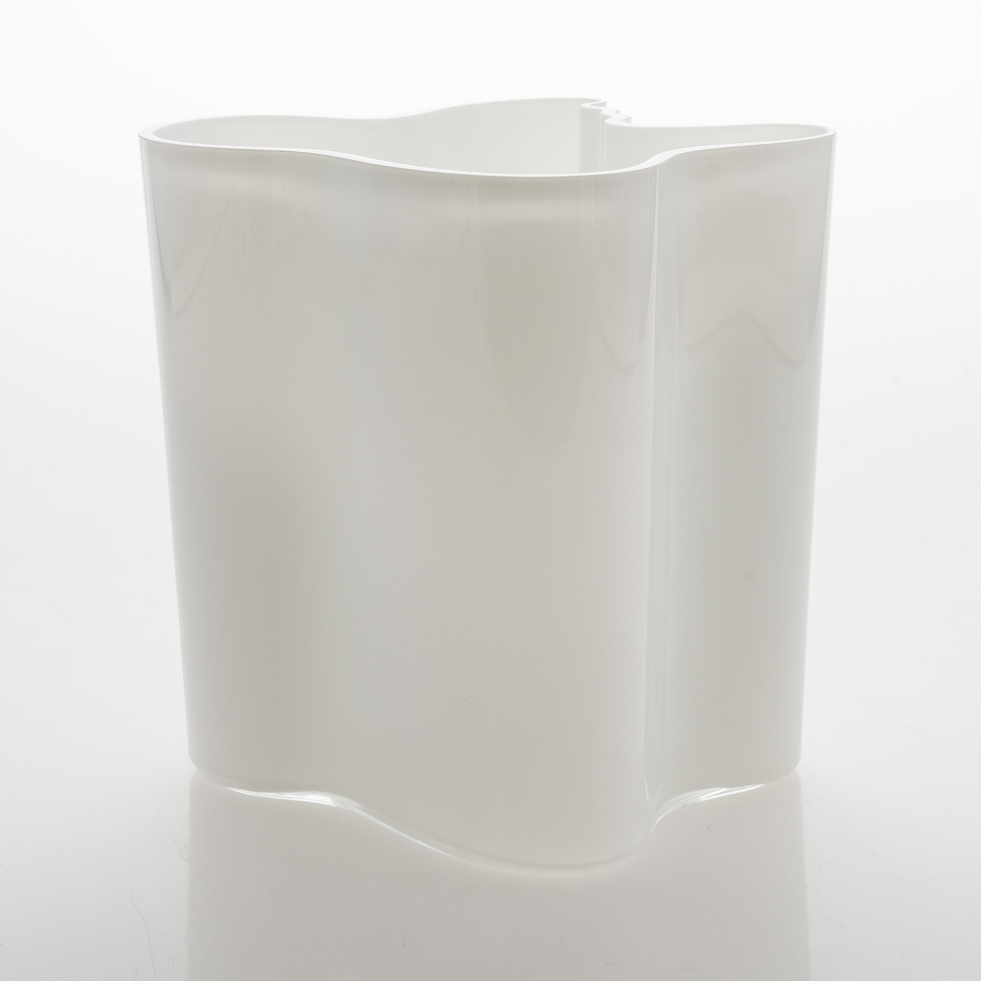 An Alvar Aalto glass vase 3031, signed Alvar Aalto, 2000's.