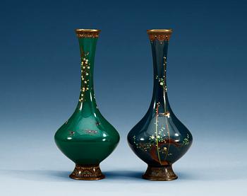 1483. A set of two Japanese cloisonne vases, Meiji period (1867-1912).