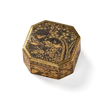 A Japanese gilded box, 19th century.