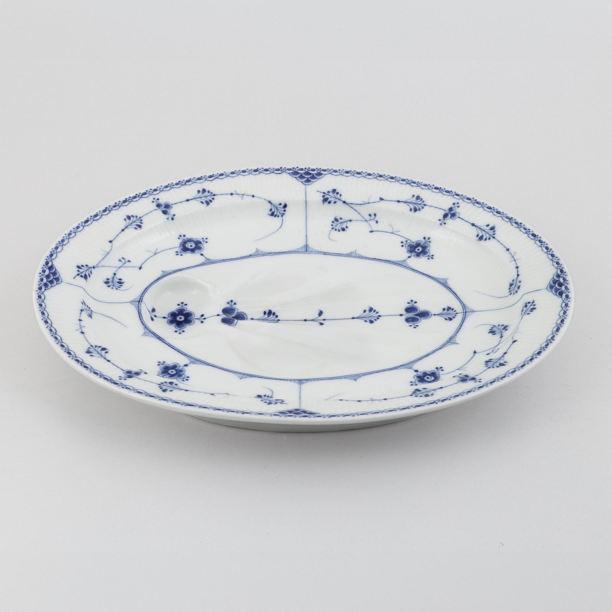 Fiskfat, porslin, "Musselmalet halvblond", Royal Copenhagen, modell 637, 1893-1900.