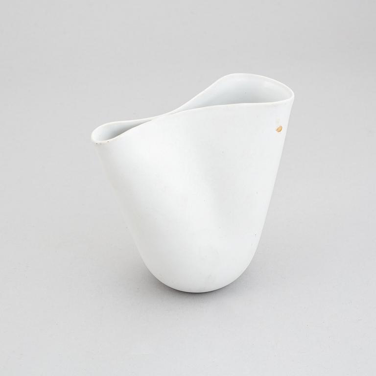 Stig Lindberg, 'Veckla' and 'Pungo' stoneware. Gustavsberg (3 pieces).