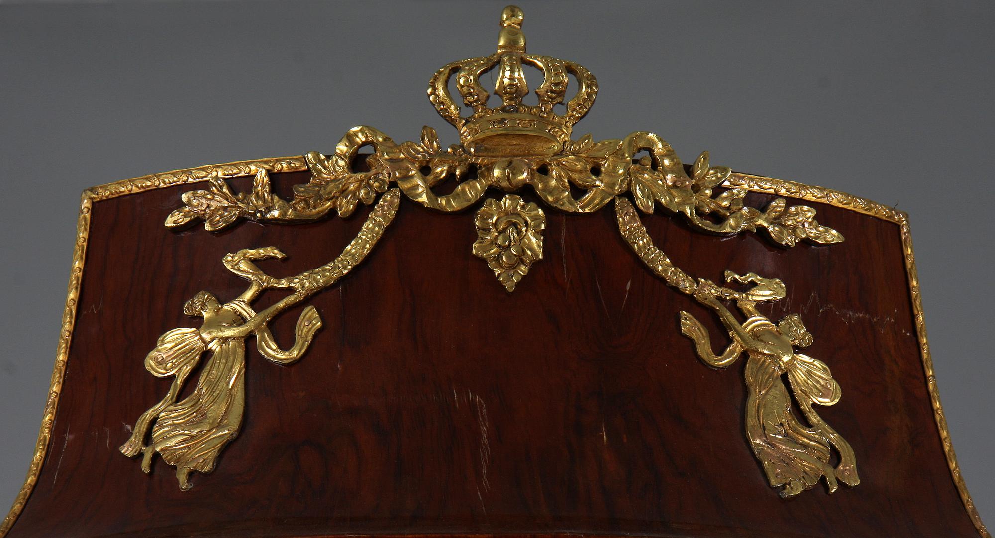 VITRINSKÅP, Louis XV-stil, 1900/2000-tal.