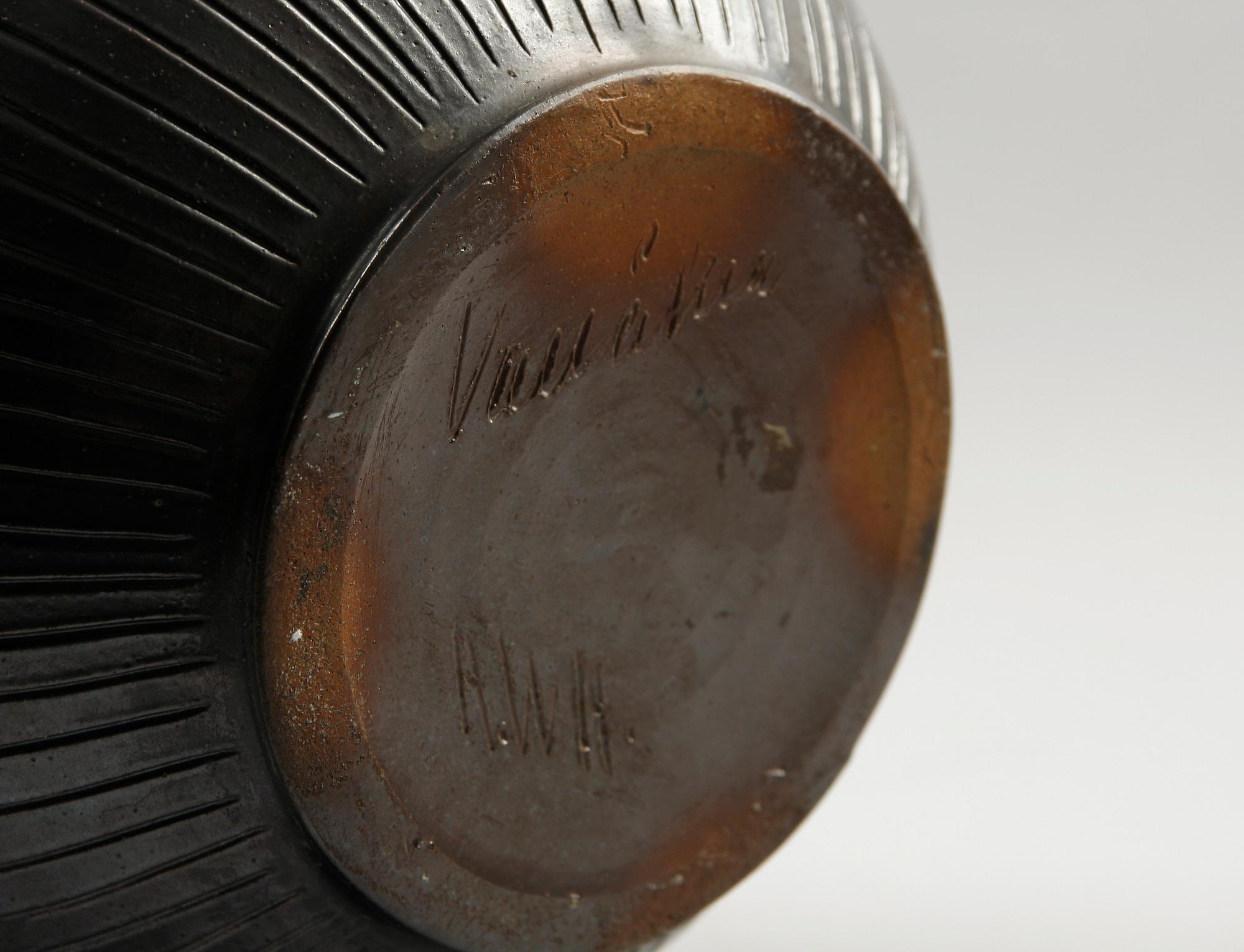 GOLVVAS, stengods, Arthur Andersson, Vallåkra, sign AWA.