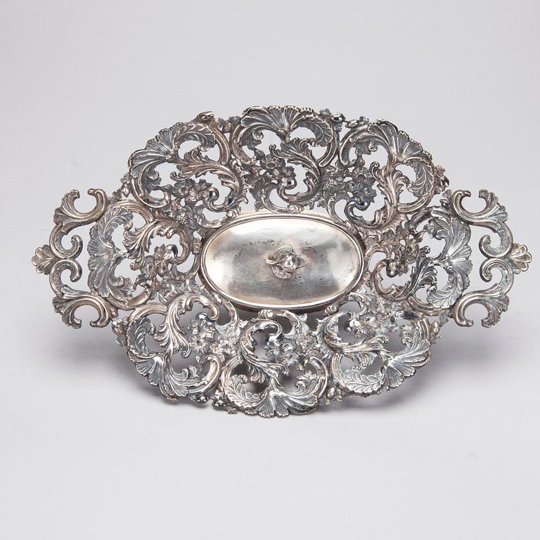 DEKORATIONSFAT, silver, Mellaneuropa, 1800-talets slut. Vikt 294 g.