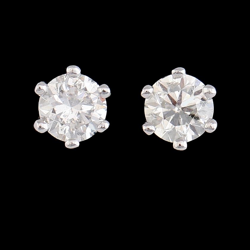 ÖRHÄNGEN, 1 par, 18K vitguld, briljantslipade diamanter tot ca 1.03 ct.