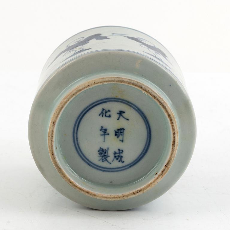 A Japanese blue and white porcelain pot, Meiji (1868-1912).