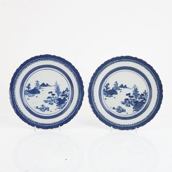 A set of five blue and white dishes, Qing dynasty, late 18th Century.
