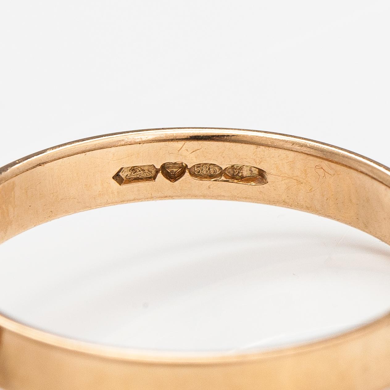 Liisa Vitali, A 14K gold ring "Leppäkerttu". Kultakeskus, Hämeenlinna 1975.