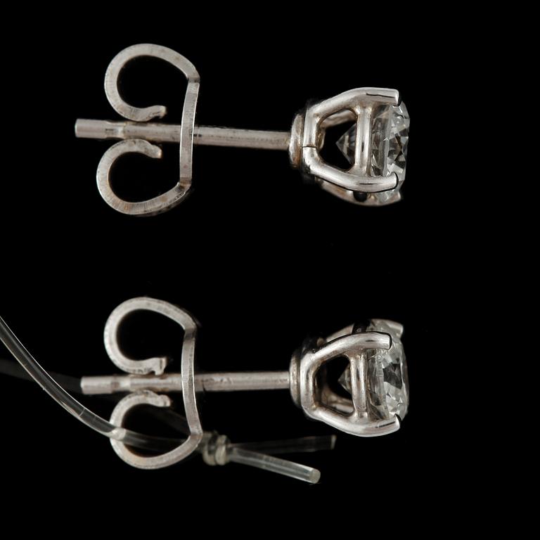 ÖRHÄNGEN, ett par, 18k vitguld med briljantslipade diamanter tot ca 0,8 ct. Vikt ca 2 gram. 2000-tal.