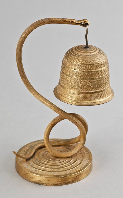 BORDSKLOCKA, förgylld brons. Empire, 1800-talets början.